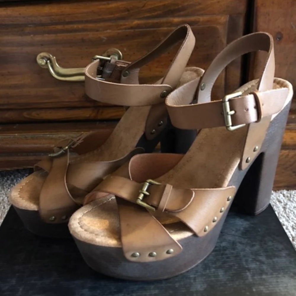 Faux Clog like chunky heels